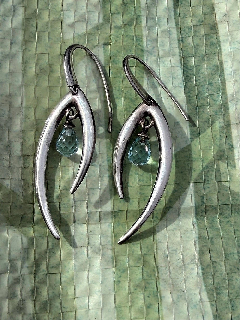 ESTATE STERLING SILVER FACETED BLUE SPINEL DANGLE EARRINGS 1 3/4” #409